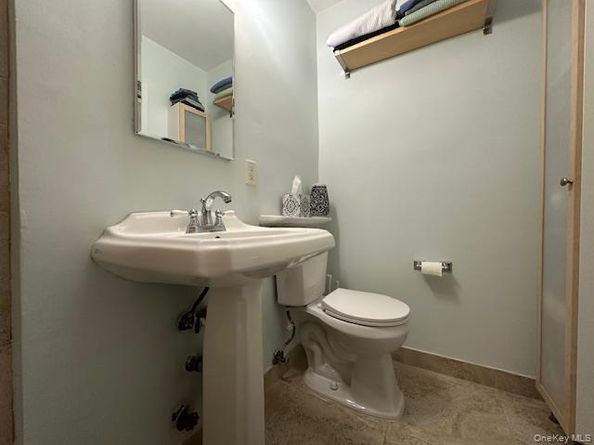 21 Bond Street 2C, Great Neck NY 11021