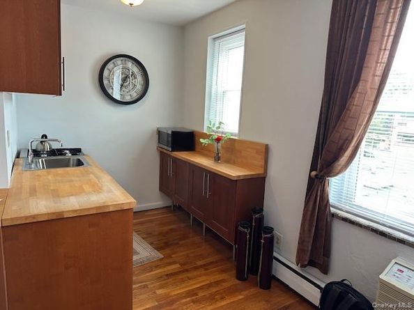 21 Bond Street 2C, Great Neck NY 11021