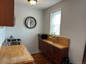 21 Bond Street 2C, Great Neck NY 11021