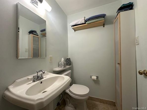 21 Bond Street 2C, Great Neck NY 11021