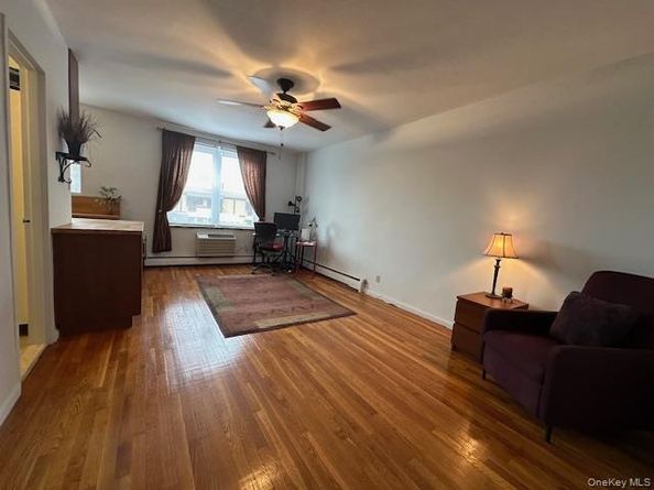 21 Bond Street 2C, Great Neck NY 11021