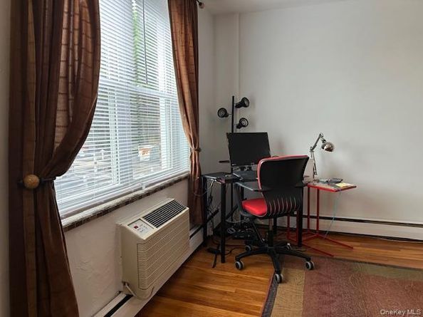 21 Bond Street 2C, Great Neck NY 11021