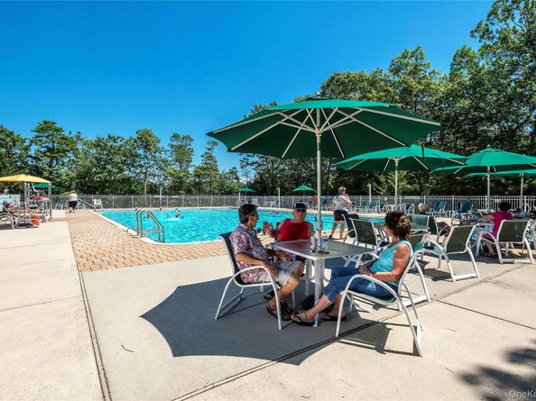 1661 OLD COUNTRY Road 500, Riverhead NY 11901