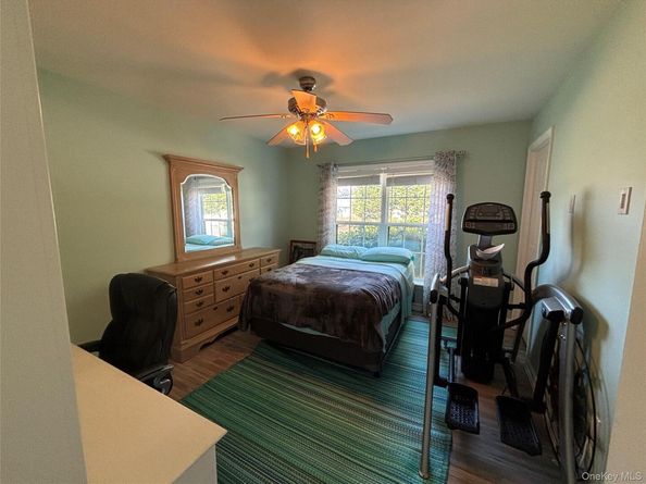 1661 OLD COUNTRY Road 500, Riverhead NY 11901