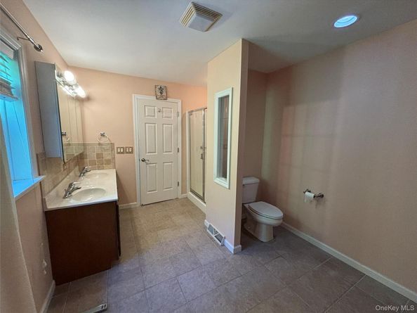 1661 OLD COUNTRY Road 500, Riverhead NY 11901