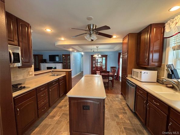 1661 OLD COUNTRY Road 500, Riverhead NY 11901