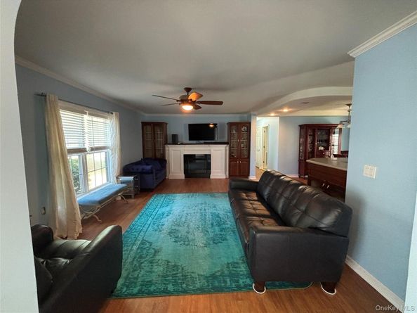 1661 OLD COUNTRY Road 500, Riverhead NY 11901