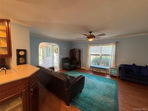 1661 OLD COUNTRY Road 500, Riverhead NY 11901
