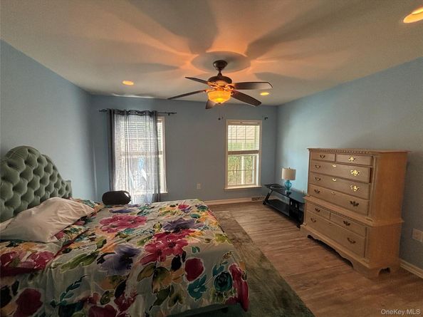 1661 OLD COUNTRY Road 500, Riverhead NY 11901