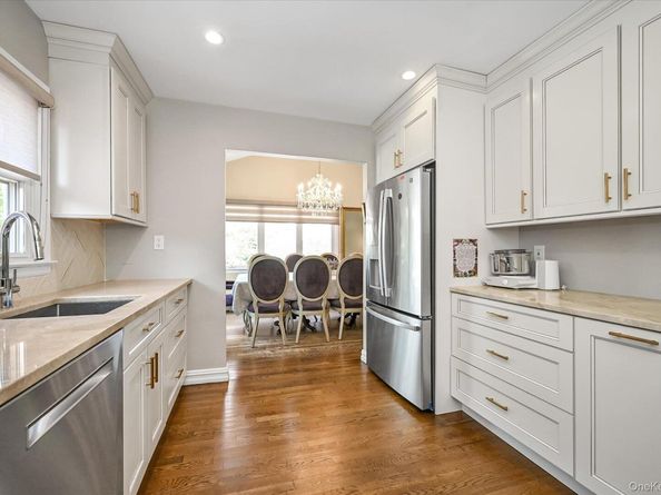 505 Hicksville Road, Far Rockaway NY 11691