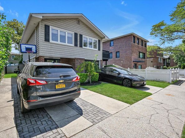 505 Hicksville Road, Far Rockaway NY 11691