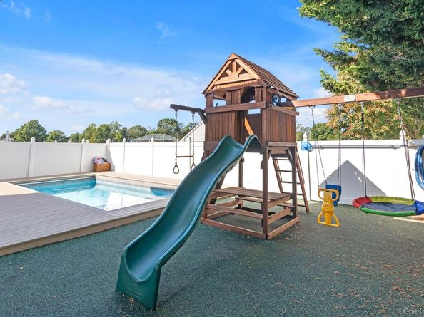 1200 Roger Road, North Bellmore NY 11710