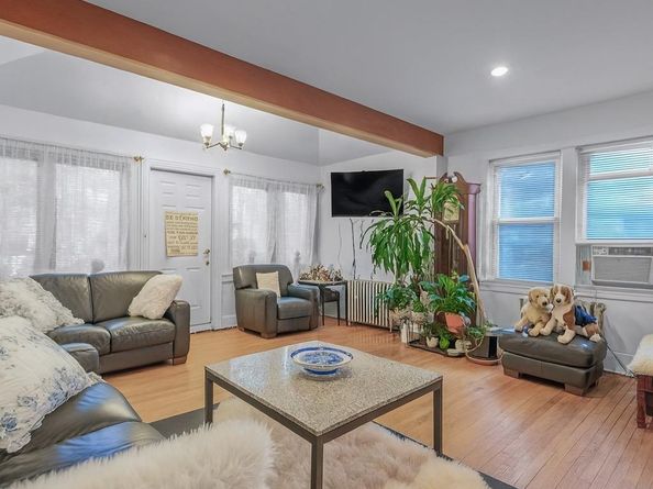 555 N 1 Street, New Hyde Park NY 11040