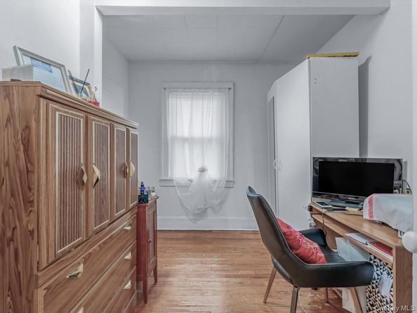 555 N 1 Street, New Hyde Park NY 11040