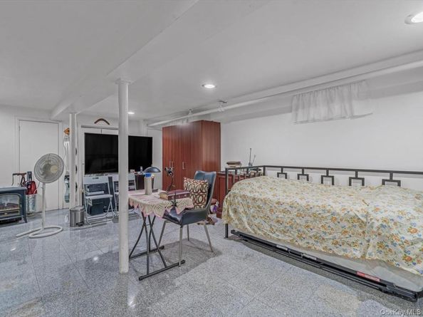 555 N 1 Street, New Hyde Park NY 11040