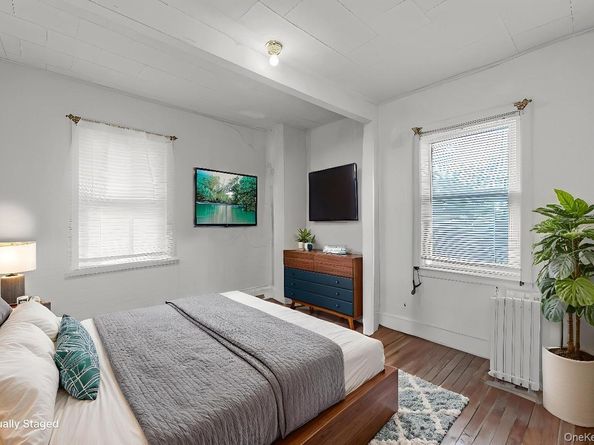 555 N 1 Street, New Hyde Park NY 11040