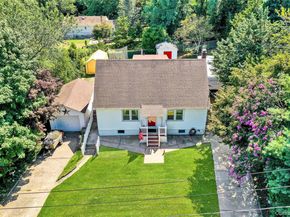 16 Hallock Lane, Rocky Point NY 11778