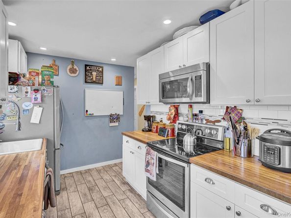 16 Hallock Lane, Rocky Point NY 11778