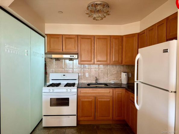5804 Main Street 2D, Flushing NY 11355