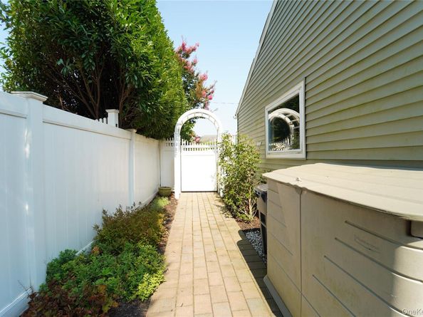 642 Salisbury Park Drive, Westbury NY 11590