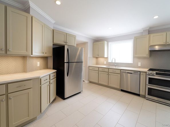 642 Salisbury Park Drive, Westbury NY 11590