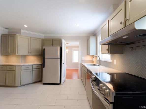 642 Salisbury Park Drive, Westbury NY 11590