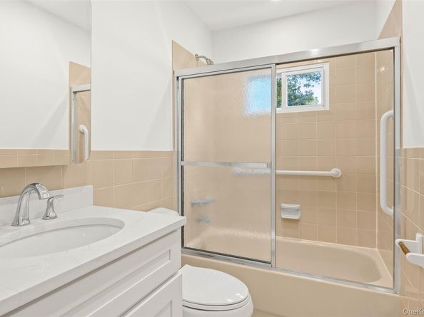 4991 Express Drive N, Lake Ronkonkoma NY 11779