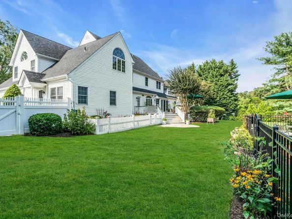 55 Grasslands Circle, Mount Sinai NY 11766