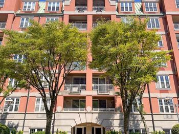 120 Oceana Drive W