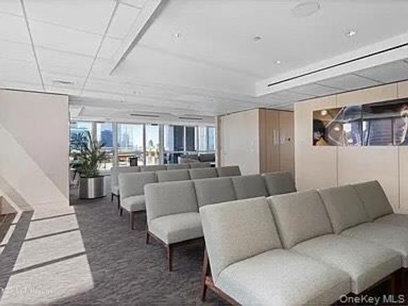 350 W 42nd Street 11L, New York (Manhattan) NY 10036