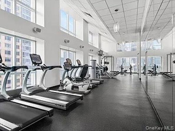 350 W 42nd Street 11L, New York (Manhattan) NY 10036