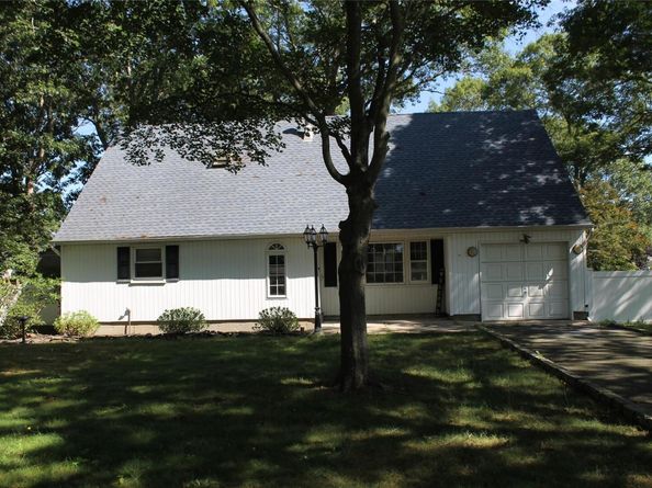 11 Roberts Road, Shirley NY 11967