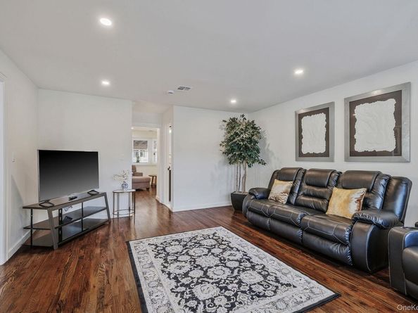 2 Polo Street, Dix Hills NY 11746