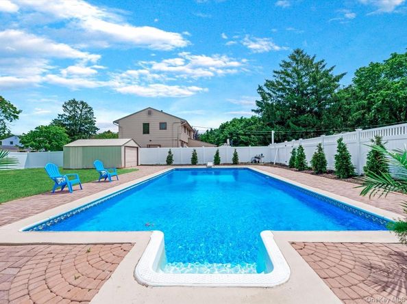2 Polo Street, Dix Hills NY 11746