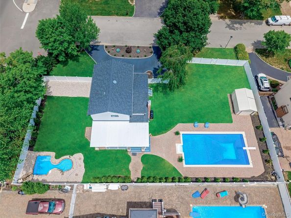 2 Polo Street, Dix Hills NY 11746