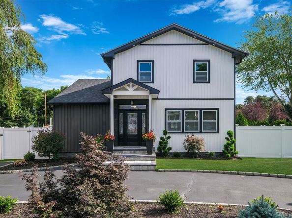 2 Polo Street, Dix Hills NY 11746