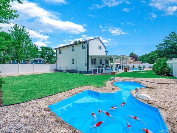2 Polo Street, Dix Hills NY 11746