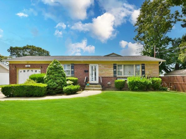 212 N Cedar Street, Massapequa NY 11758