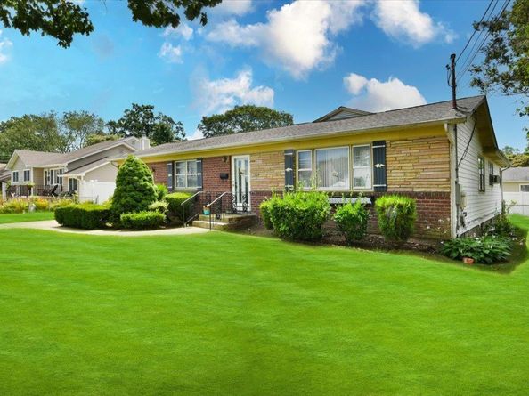 212 N Cedar Street, Massapequa NY 11758