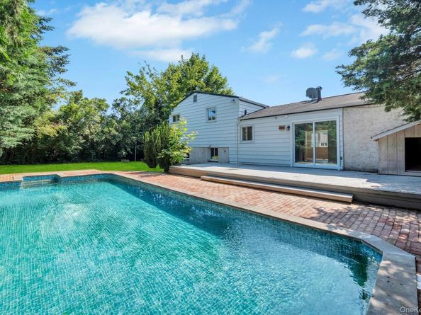 295 W 24th Street, Deer Park NY 11729