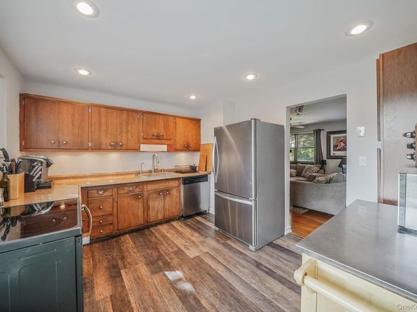 7 Scott Drive, Melville NY 11747