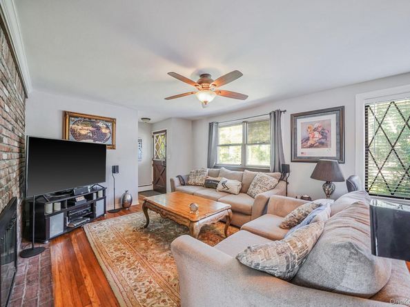7 Scott Drive, Melville NY 11747