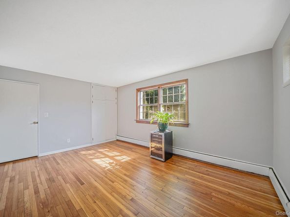 7 Scott Drive, Melville NY 11747