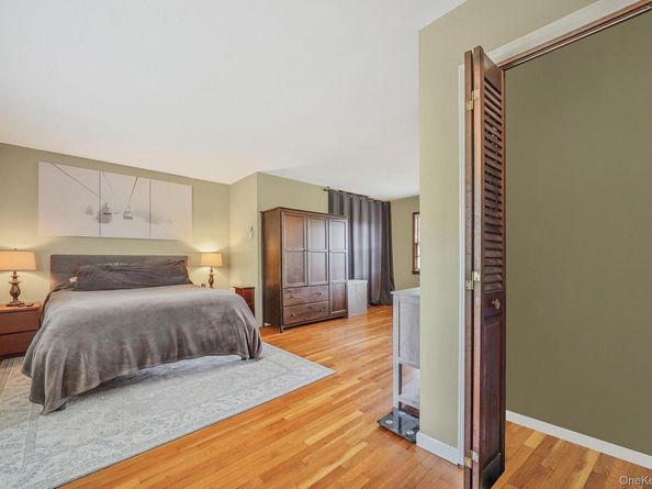 7 Scott Drive, Melville NY 11747