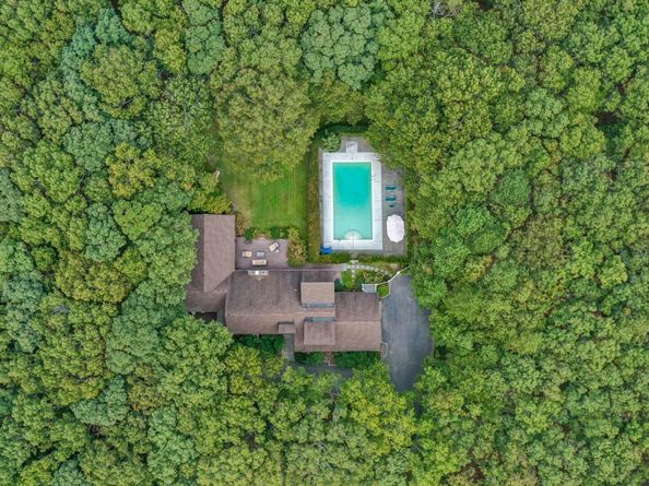 11 Paths End Court, Water Mill NY 11976