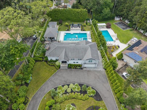 22 Beaumont Drive, Melville NY 11747
