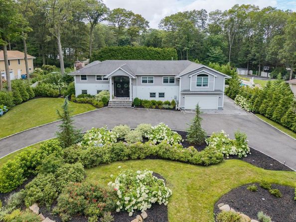 22 Beaumont Drive, Melville NY 11747