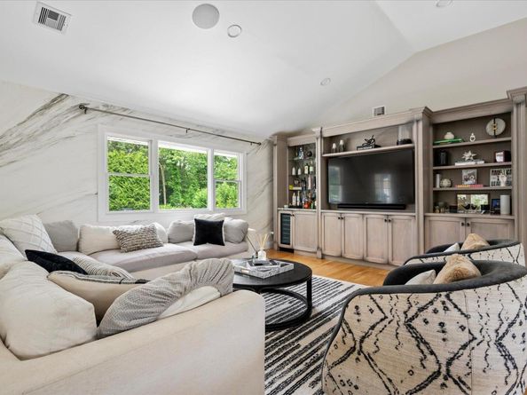 22 Beaumont Drive, Melville NY 11747