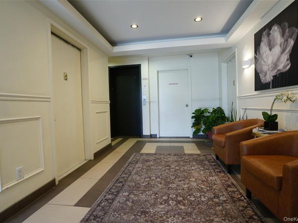 135-46 Grand Central Parkway 4C, Briarwood NY 11435