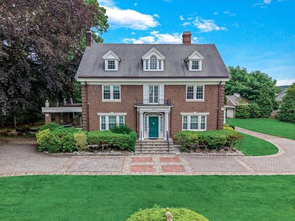 44 Arbor Place, Glen Cove NY 11542